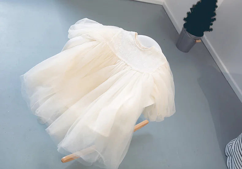Suave vestido bordados en tul, de sueños para bebés y Niñas, para Otoño y primavera, Vestido con Mangas Abullonadas como Princesa, para fiestas y bodas. Y por qué no, para ser princesa cada día! Vestido de Bautizo