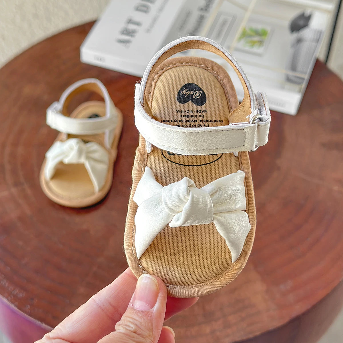 Sandalias para bebé niña, zapatos informales para exteriores, cómodos, Premium, con lazo de flores, suela de goma antideslizante para recién nacidos