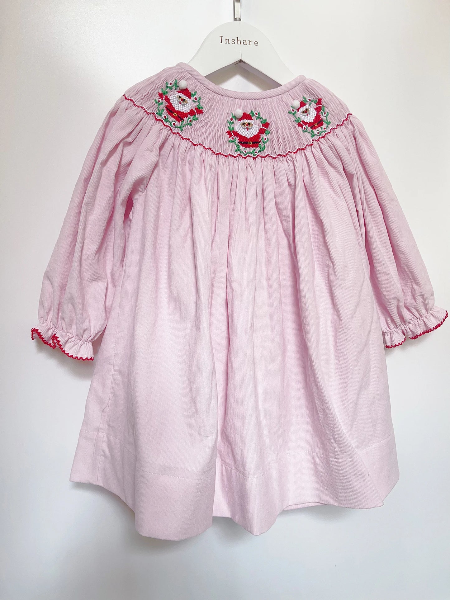 Hermoso vestido de Navidad para niñas, con bordado a mano punto smock de Papa Noel, manga larga en cotelé mil rayas o pana rosa, ropa de Boutique. Preciosa para una noche mágica!
