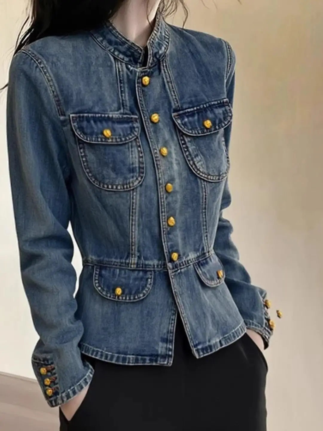 Luksus kort denimjakke til kvinder, modeblå top, forår 2026, standard pasform med justerbar talje, ma...