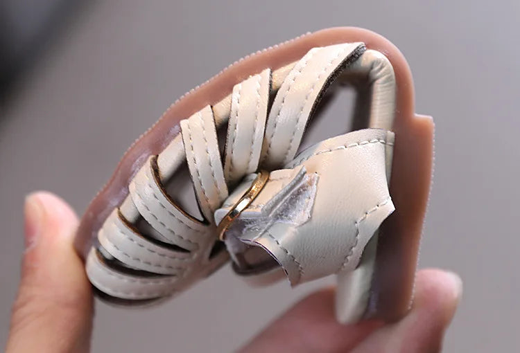 Sandalias de suela blanda para niñas, de verano con tiras en T y punta cerrada para niñas pequeñas, sandalias de playa antideslizantes