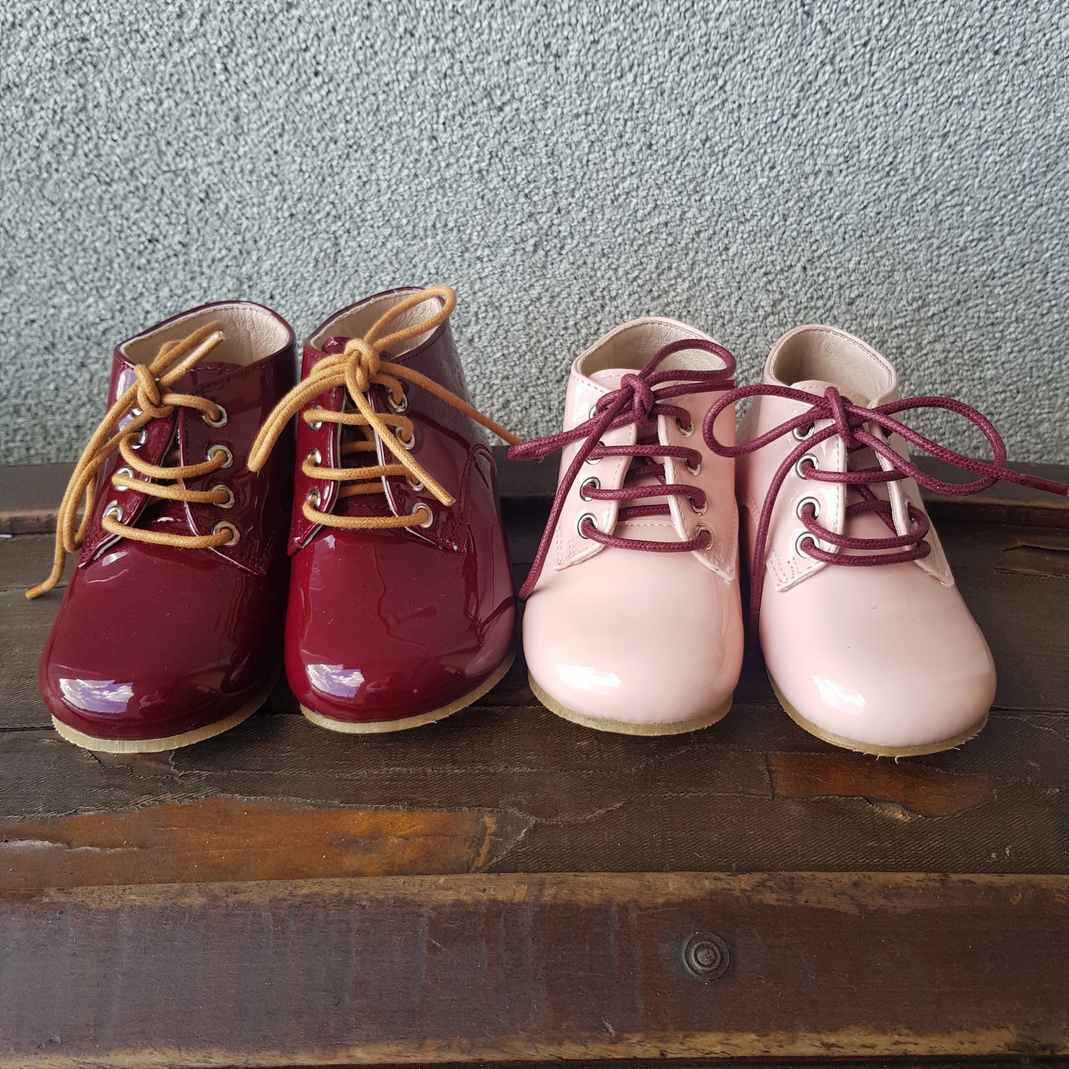 Bototos de charol para niñas, niños o adolescentes, con cordones m estilo vintage, colores burdeo o rosa pálidoarrón,