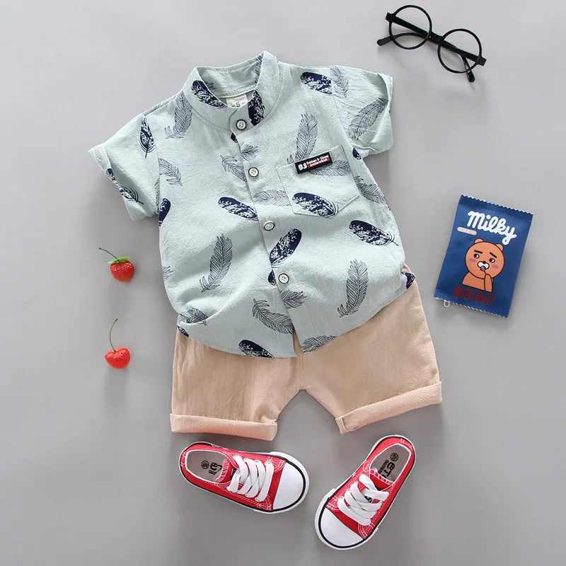 Conjunto de verano para bebés, camisa estampada de plumas para niños, pantalones cortos, 2 piezas/set, ropa informal de algodón para niños