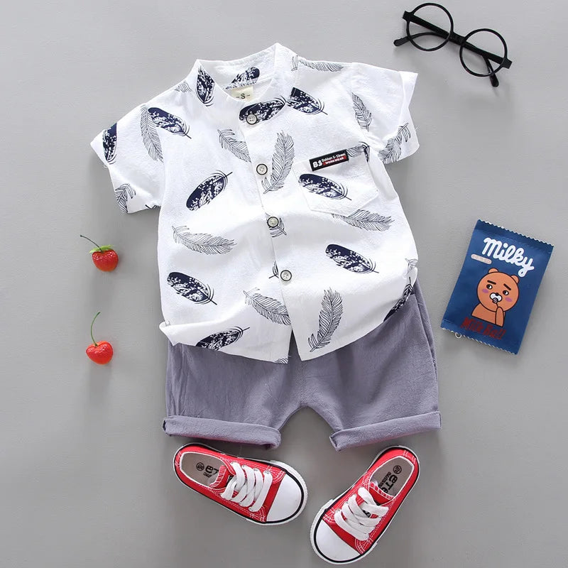 Conjunto de verano para bebés, camisa estampada de plumas para niños, pantalones cortos, 2 piezas/set, ropa informal de algodón para niños