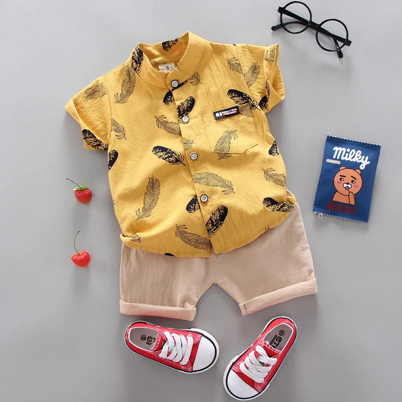 Conjunto de verano para bebés, camisa estampada de plumas para niños, pantalones cortos, 2 piezas/set, ropa informal de algodón para niños