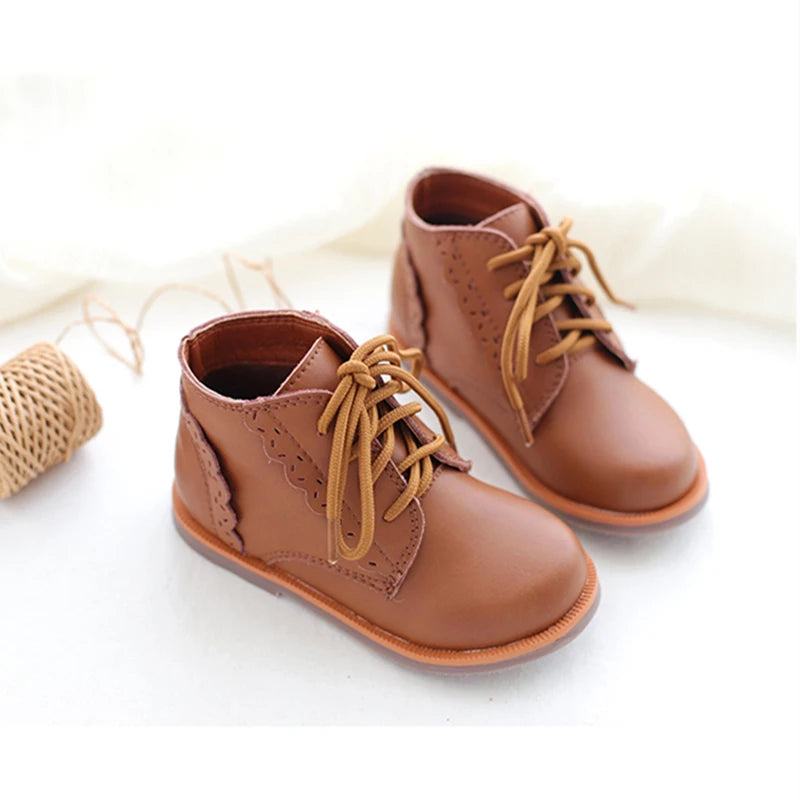 Botas cortas retro de cuero genuino para niños, zapatos impermeables cool para niñas, para otoño e invierno. Demasiado lindas!!!