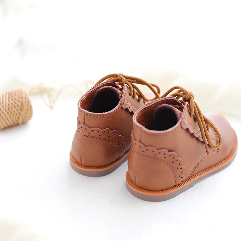 Botas cortas retro de cuero genuino para niños, zapatos impermeables cool para niñas, para otoño e invierno. Demasiado lindas!!!