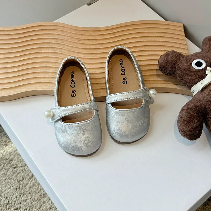 Preciosos zapatos de cuero con flores en relieve para niñas, zapatos de princesa para bebés, modelos de otoño colores perlados