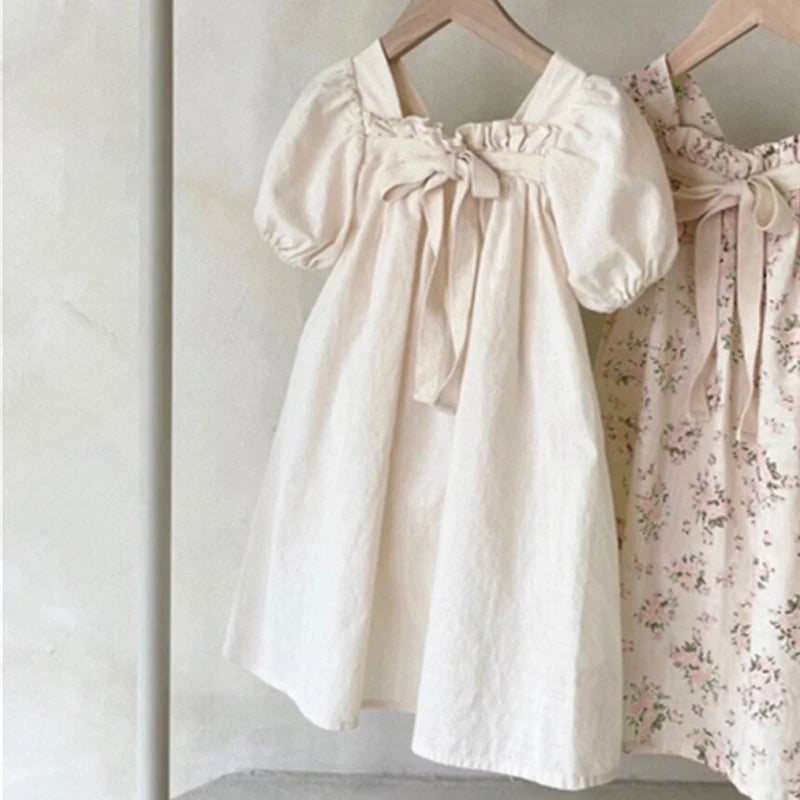 Hermoso y especial vestido para niñas de manga abullonada y lazo, flores y crudo