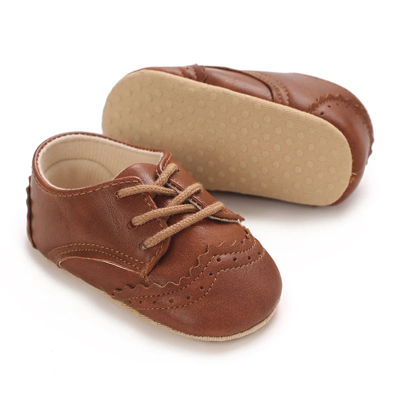 Zapatos deportivos clásicos con cordones para bebé, calzado de moda de PU, suela suave, cómodo, informal, para caminar, de 0 a 18 meses