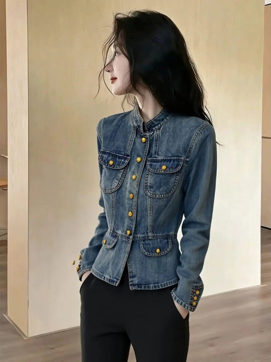 Luksus kort denimjakke til kvinder, modeblå top, forår 2026, standard pasform med justerbar talje, ma...