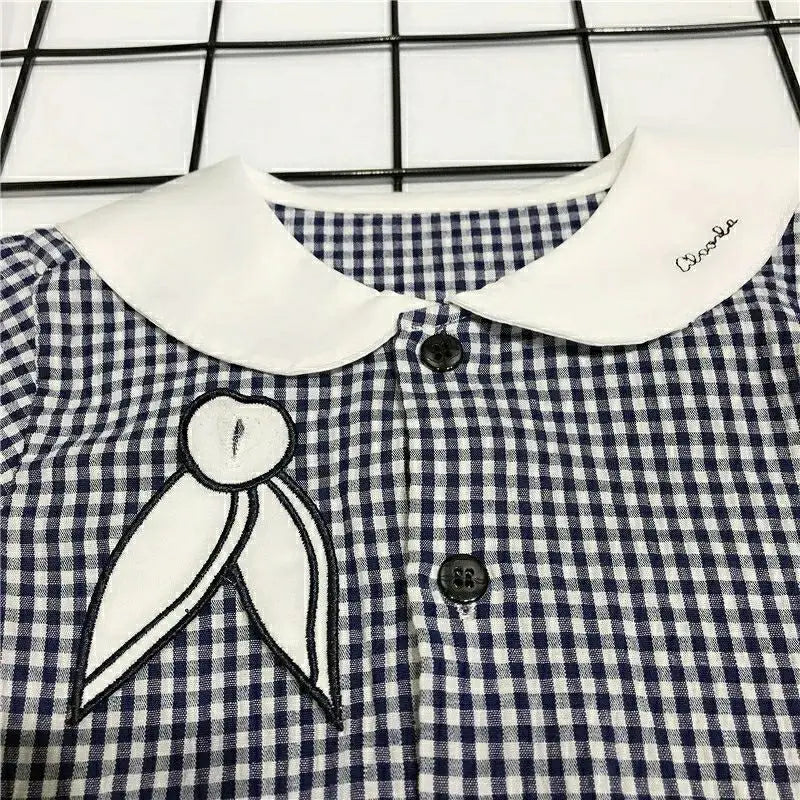 Conjunto de ropa de verano para hermanos estilo marinero sobre cuadros azules, niño y niña, Camisa en traje de dos piezas Vestido para niña