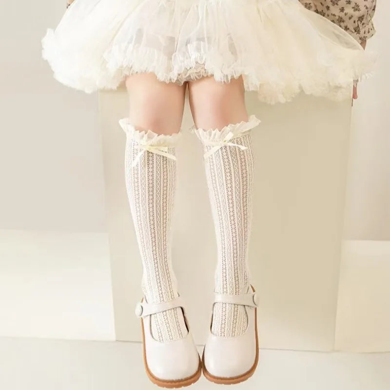 Calcetines hasta la rodilla de seda de encaje blanco Lolita, medias de rejilla caladas con lazo de ganchillo Floral, diseño de volantes, calcetines para padres e hijos