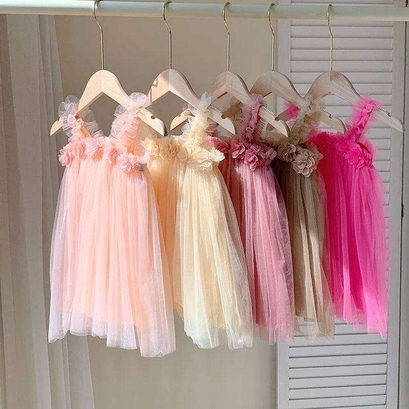 Nuevo vestido de princesa de verano para niñas con aplicaciones de flores y tirantes, de dulce belleza para niñas, en tul suave y esponjosa de falda de princesa para niñas