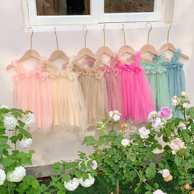 Nuevo vestido de princesa de verano para niñas con aplicaciones de flores y tirantes, de dulce belleza para niñas, en tul suave y esponjosa de falda de princesa para niñas