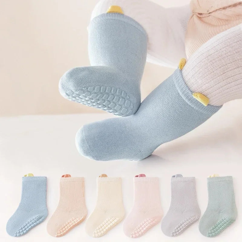 Calcetines suaves de trampolín antideslizantes para niños, medias de tubo medio para bebés, calcetines largos de piso y especiales para escolares