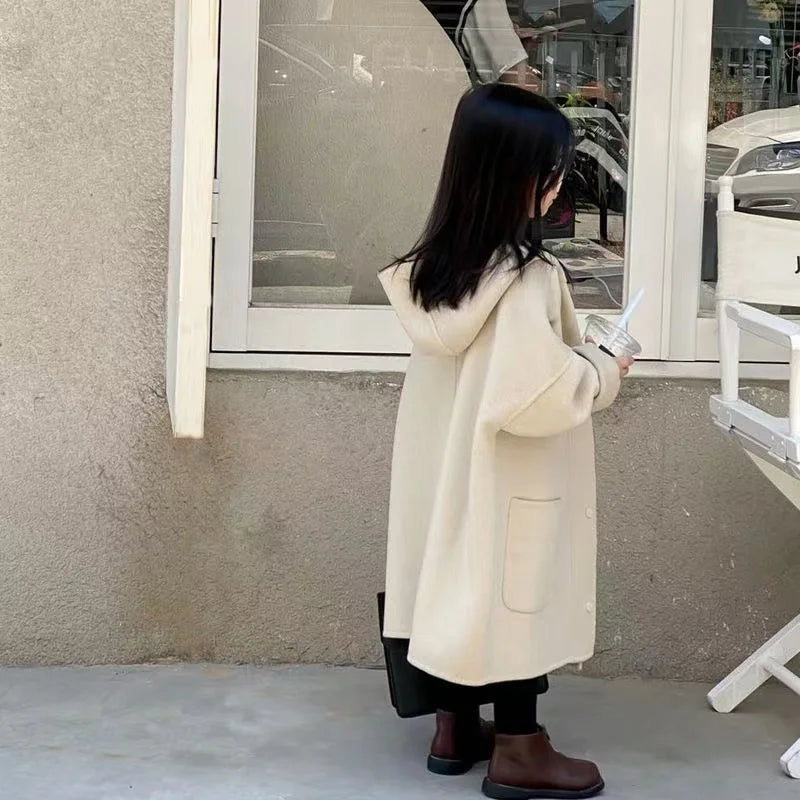 Abrigo de lana, cálido y grueso, con capuchón para niña,  para completar un outfit exclusivo para niña y chica adolescente