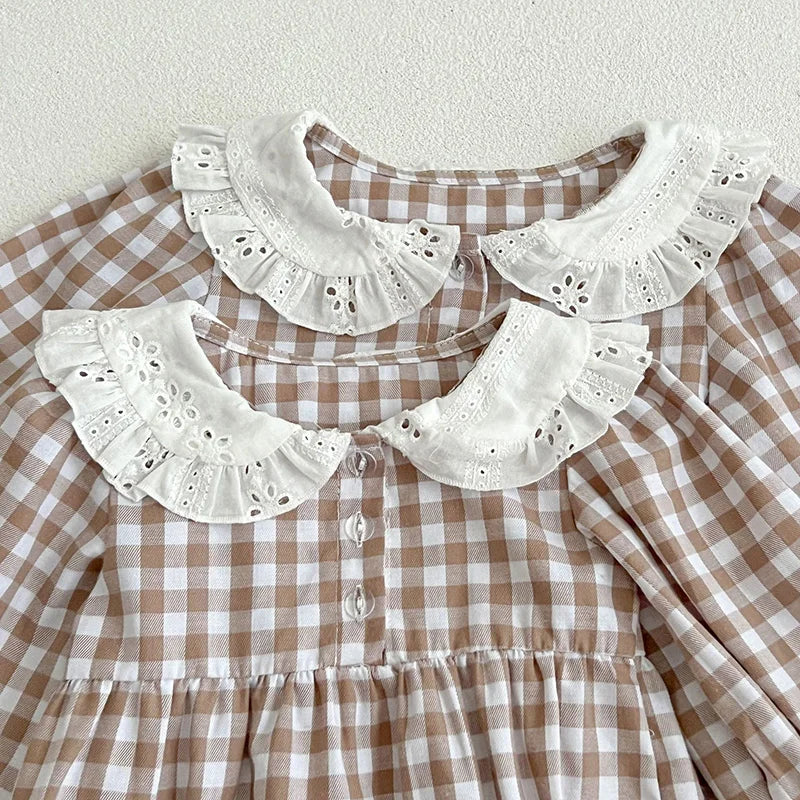 Lindo vestido campestre para niñas, en primavera, otoño, vestido de manga larga para niñas, cuadros beige con cuello blanco de muñeca en broderie