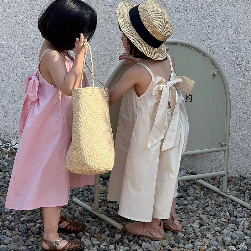 Estiloso vestido de tirantes para niña, con lazo en espalda, perfecto para el verano