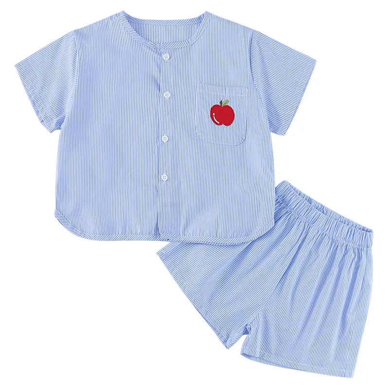 Conjunto de blusa y short de verano para niños estilo vacaiones, conjunto de. ropa estilo coreano para niños, clásico vestido de rayas verticales celeste, vestido con cuello con vibrante manzana roja