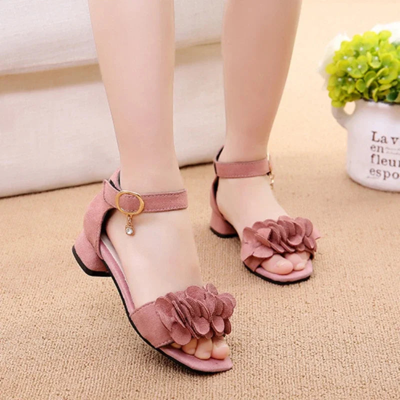 Zapatos de princesa para niñas, para bodas, fiestas, verano, elegantes, informales, con flores, sandalias de moda con punta abierta y tacones bajos para niñas, sandalias de vestir