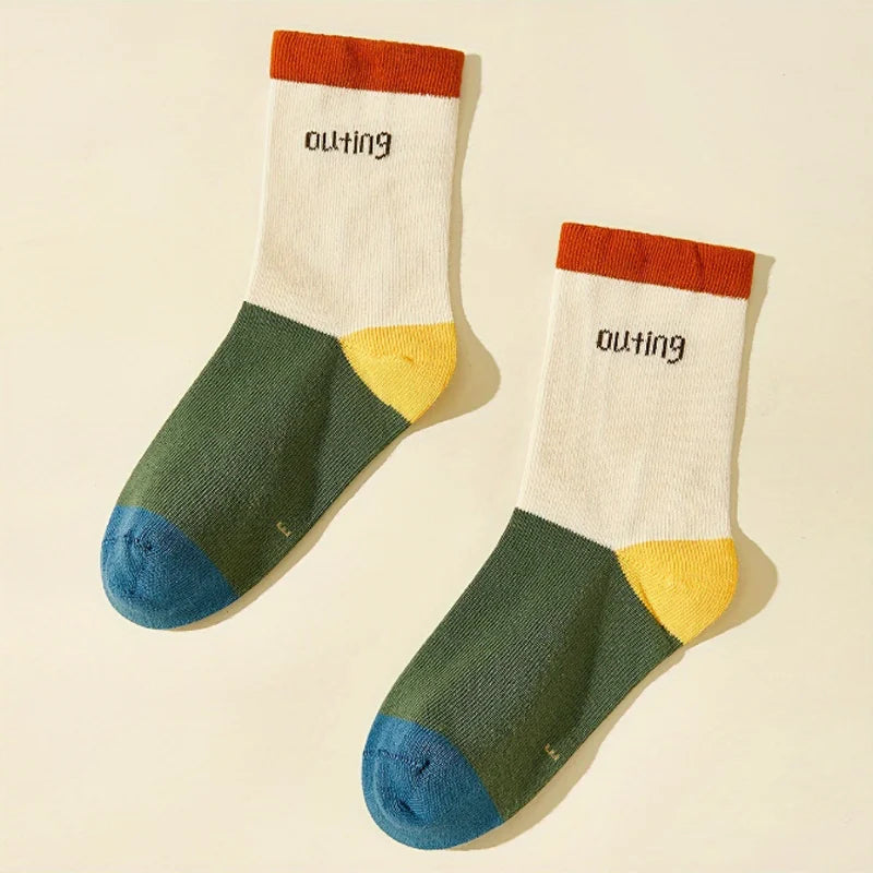 Calcetines de colores y dibujos para niños y niñas para completar outfits muy entretenidos!!