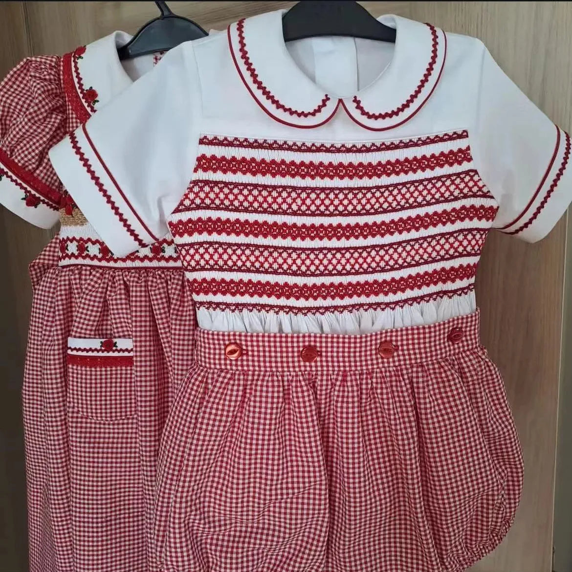 Vestido y bombacho vintage para hermanos, clásico cuadrillé con bordado rojo de verano para niños de 0 a 6 años, ropa para cumpleaños, vacaciones, Pascua, Navidad, fotografía