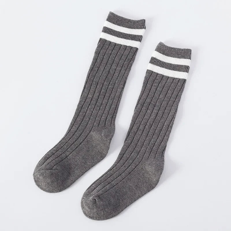 Calcetines largos hasta la rodilla para niños, medias escolares de algodón suave y cálidas para otoño e invierno, calcetines deportivos a rayas blancas y negras, novedad de 2024