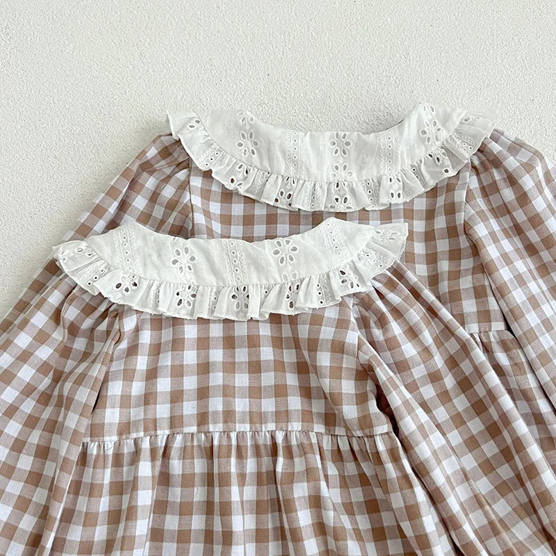 Lindo vestido campestre para niñas, en primavera, otoño, vestido de manga larga para niñas, cuadros beige con cuello blanco de muñeca en broderie