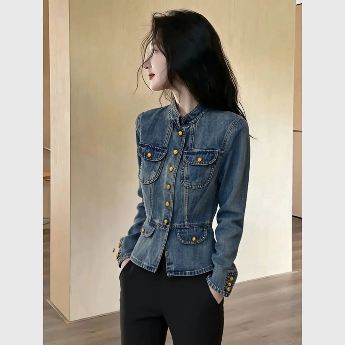 Luksus kort denimjakke til kvinder, modeblå top, forår 2026, standard pasform med justerbar talje, ma...