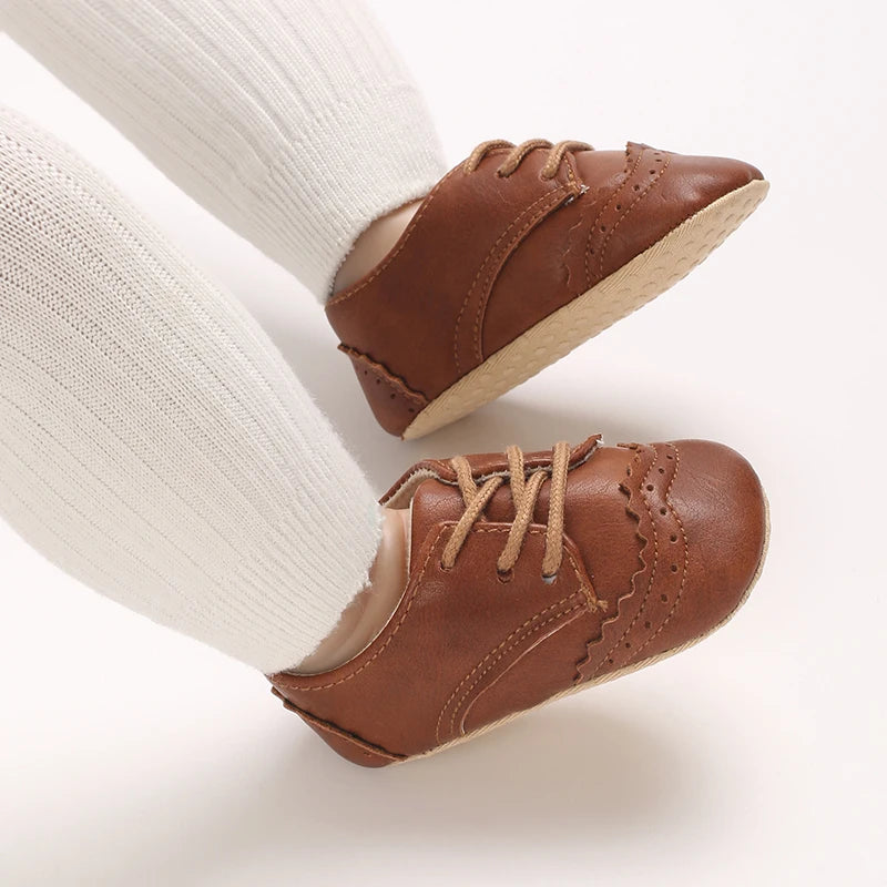 Zapatos deportivos clásicos con cordones para bebé, calzado de moda de PU, suela suave, cómodo, informal, para caminar, de 0 a 18 meses