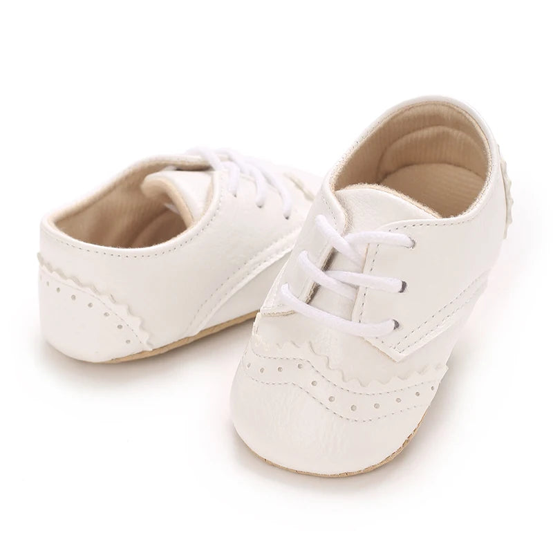 Zapatos deportivos clásicos con cordones para bebé, calzado de moda de PU, suela suave, cómodo, informal, para caminar, de 0 a 18 meses