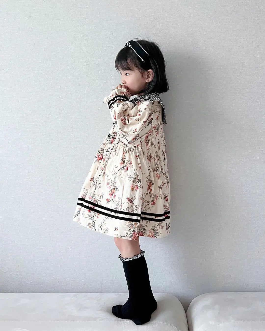 Hermosos vestidos y sweater vintage para niña invierno bordados cuellos amplios mangas abullonadas