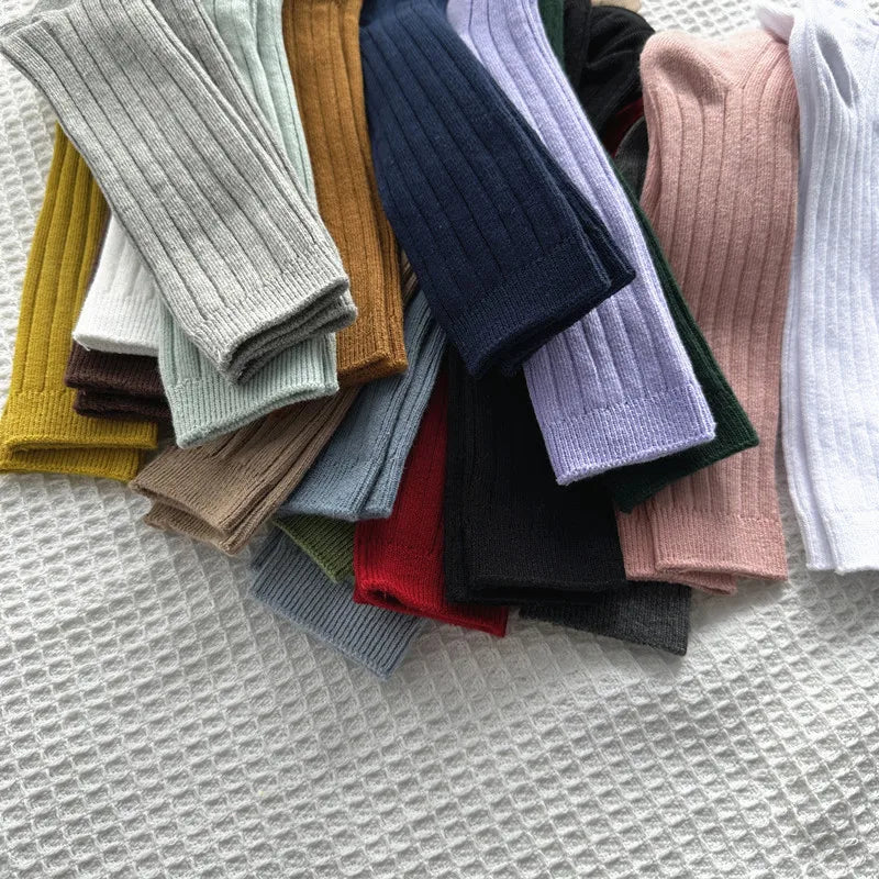 Nye solide sokker til knæet til babyer og piger, lange spray -bomuldssokker til børn, stribede sokker til skoleuniform til børn