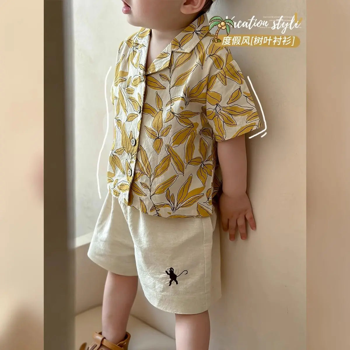 Conjunto de ropa para niños, camisa con estampado de hojas y pantalones cortos blancos especiales para vacaciones en la playa