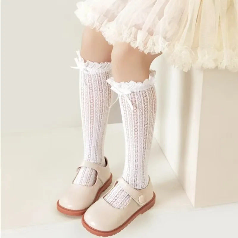 Calcetines hasta la rodilla de seda de encaje blanco Lolita, medias de rejilla caladas con lazo de ganchillo Floral, diseño de volantes, calcetines para padres e hijos