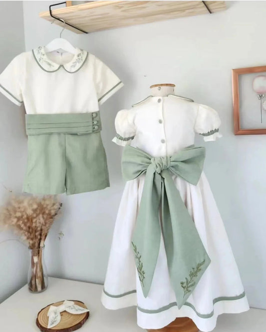 Conjunto para hermanos moda española, Vestido blanco con lazo verde menta, bordado a mano de verano para niña,  traje camisa blanca bordada y pantalón corto y cinto verde menta, para boda, cumpleaños, fotografía