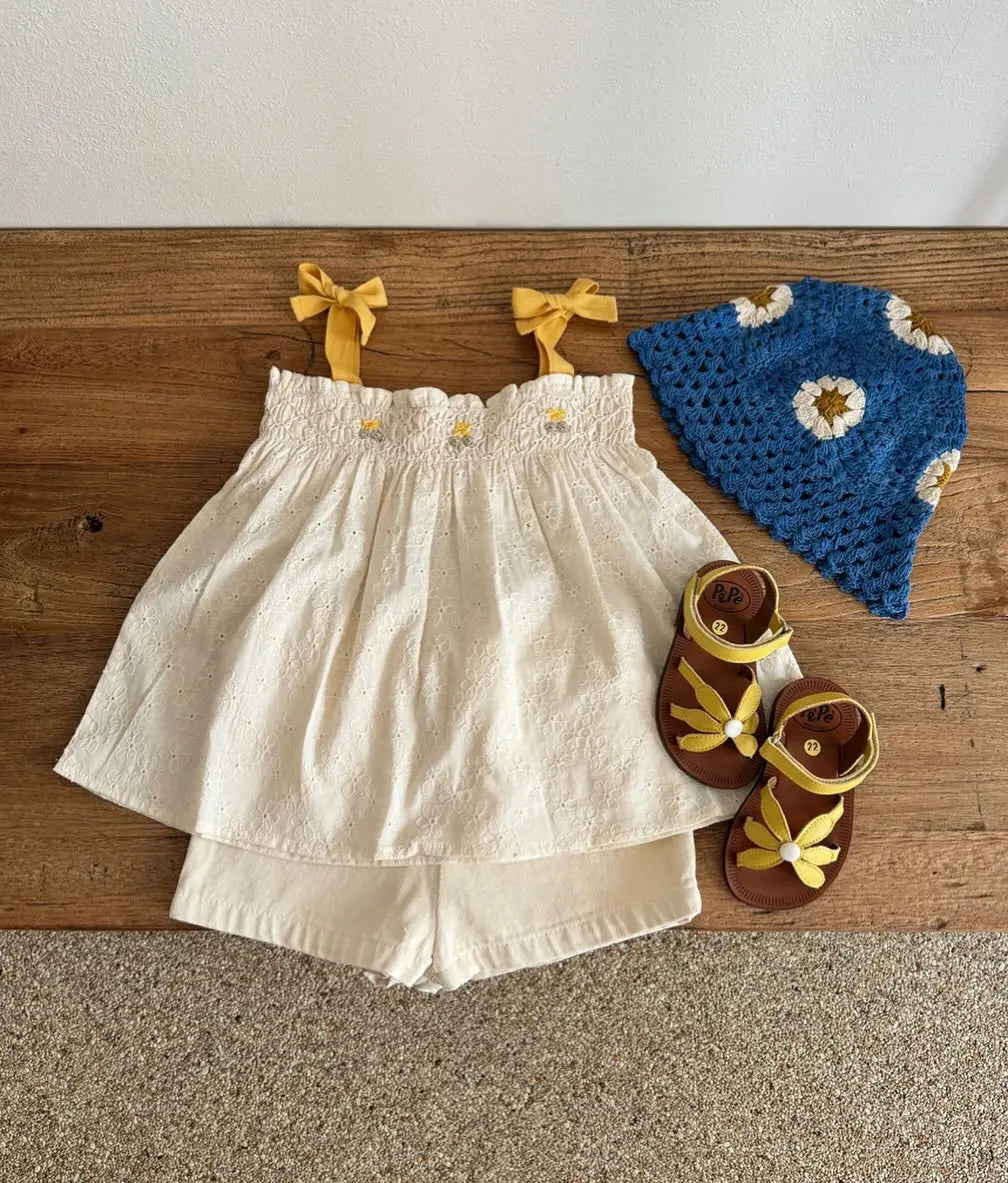 Conjunto de falda o short y blusa de tirantes y flores bordadas de estilo boho con flores de verano