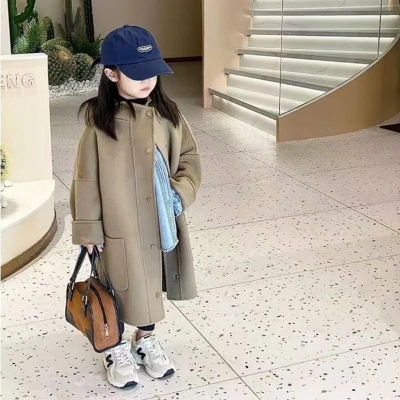 Abrigo de lana, cálido y grueso, con capuchón para niña,  para completar un outfit exclusivo para niña y chica adolescente