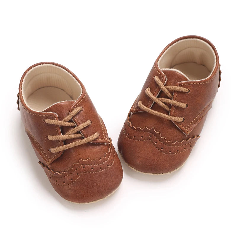 Zapatos deportivos clásicos con cordones para bebé, calzado de moda de PU, suela suave, cómodo, informal, para caminar, de 0 a 18 meses