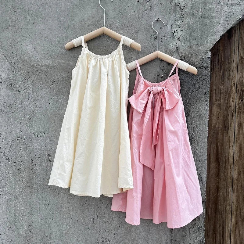 Estiloso vestido de tirantes para niña, con lazo en espalda, perfecto para el verano