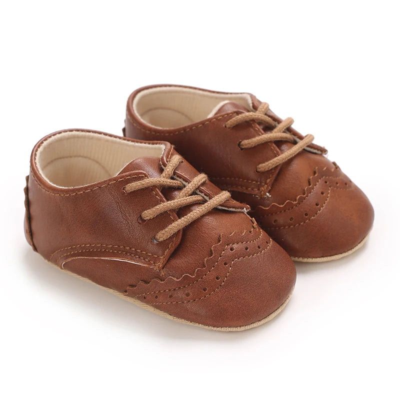 Zapatos deportivos clásicos con cordones para bebé, calzado de moda de PU, suela suave, cómodo, informal, para caminar, de 0 a 18 meses