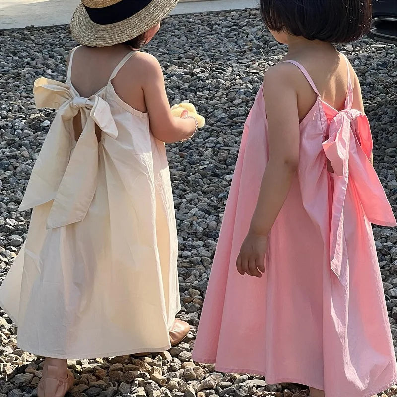 Estiloso vestido de tirantes para niña, con lazo en espalda, perfecto para el verano