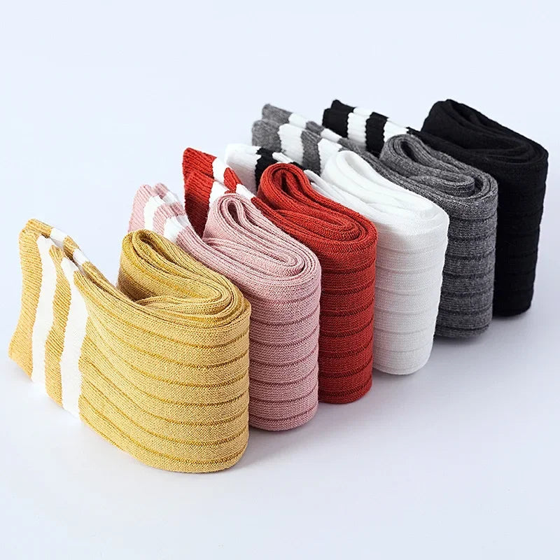 Calcetines largos hasta la rodilla para niños, medias escolares de algodón suave y cálidas para otoño e invierno, calcetines deportivos a rayas blancas y negras, novedad de 2024