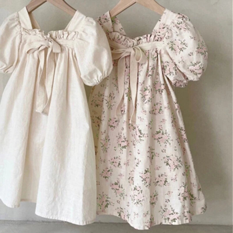 Hermoso y especial vestido para niñas de manga abullonada y lazo, flores y crudo