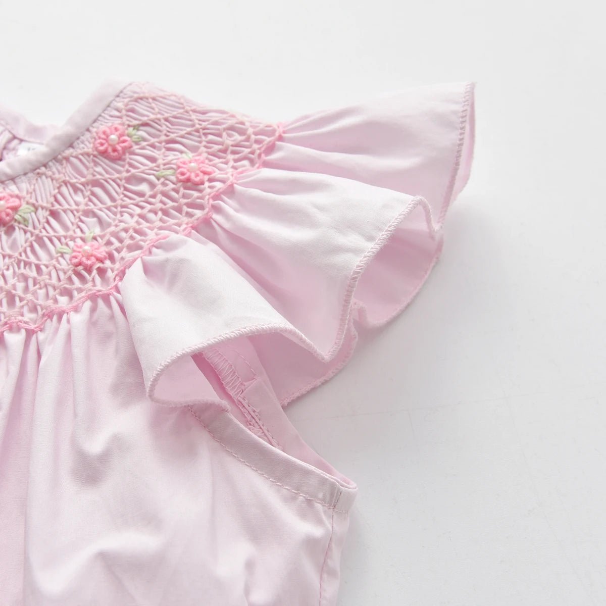 Mameluco clásico rosa bordado punto smock para bebé recién nacida y niñas, bombacho de boutique moda española, en algodón, fresco y preciosos para primavera y verano.